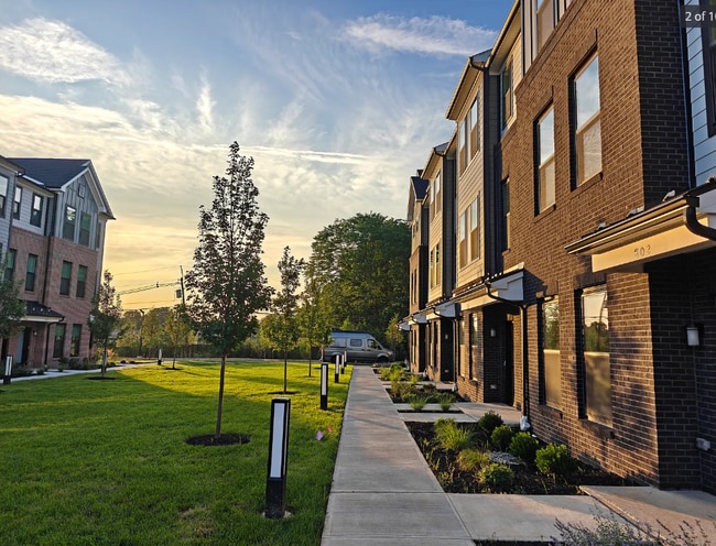 Photo - 806 Sadie Cir