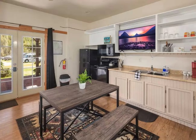 Photo - 10630 Hwy 2 E Unidad Elk Crossing Studio