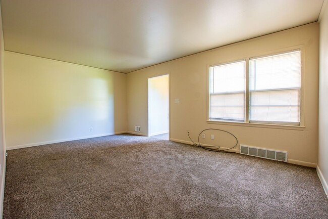 Photo - 5833-5835 Lafayette Avenue Unit 5833