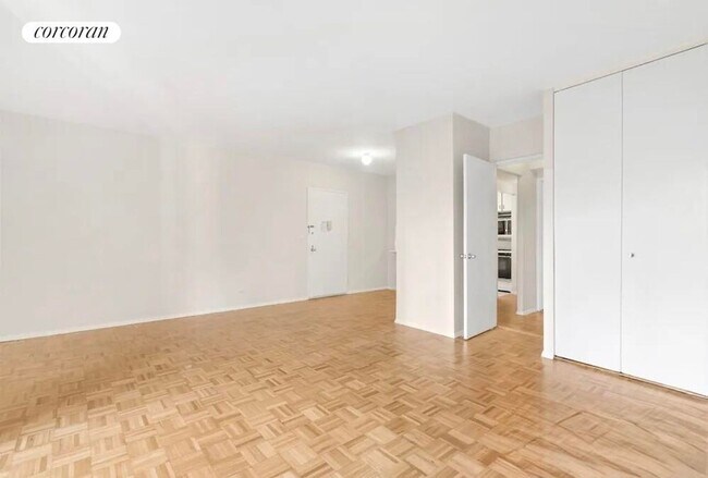 Photo - 200 Rector Pl