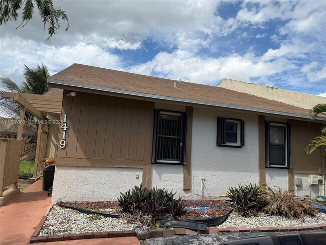 Photo - 1419 Yellowthroat St