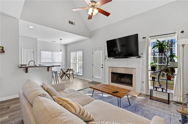 Photo - 293 Jordan St SE