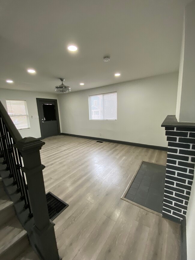 Photo - 1275 E Kossuth St