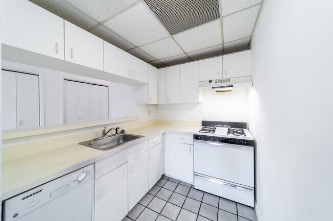 Photo - 227 Christopher Columbus Dr Unit 319B