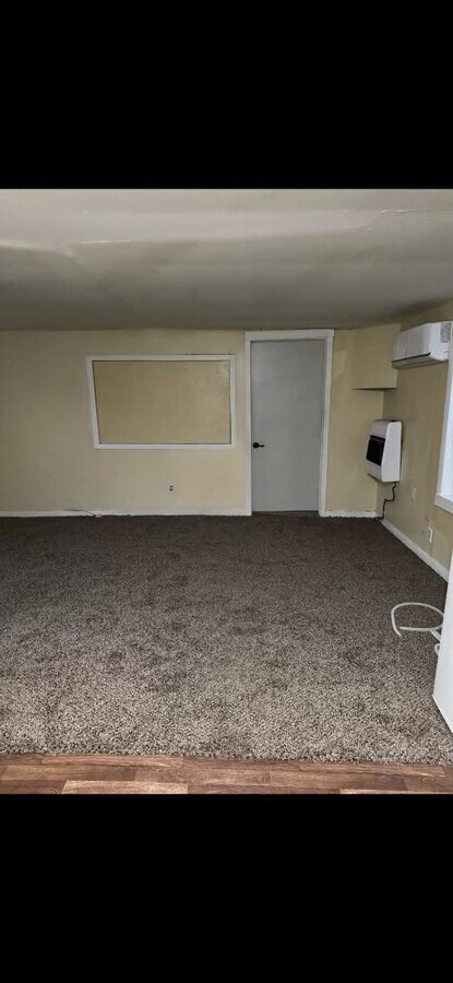 Photo - 318 W 5th St