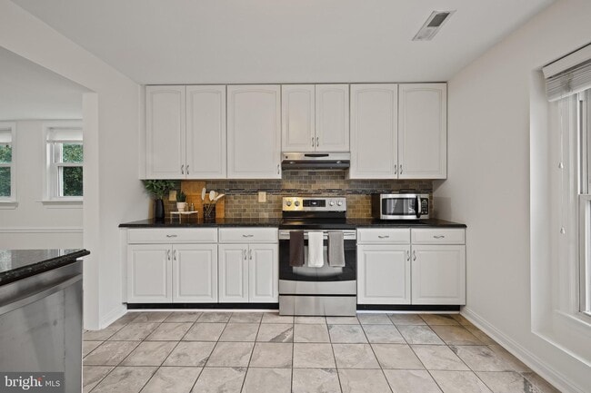 Photo - 332 Charred Oak Ct