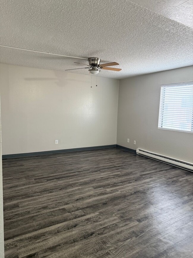 Photo - **MOVE IN SPECIAL**  Come and apply today!! Unidad 301