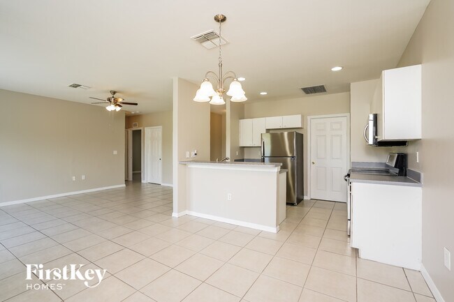 Photo - 1131 Ermine St E