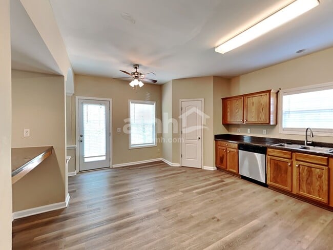 Photo - 31 Trayton Way