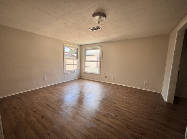 Photo - 2621 Tarlton St