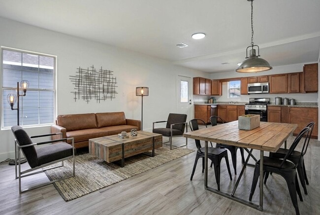 Photo - 8505 Denby St