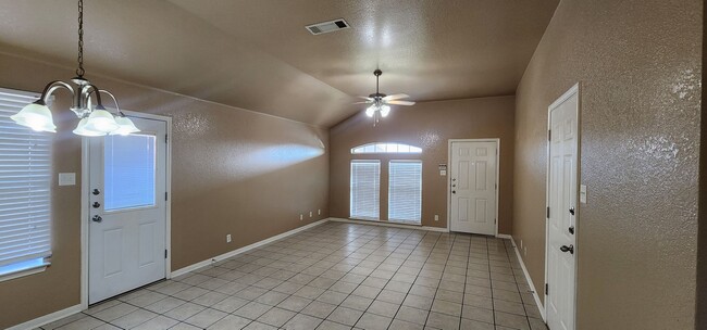 Photo - 3 Bedroom / 2 Bath Duplex – Clear Creek Area – Killeen, TX