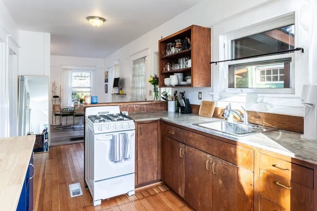 Photo - 1322 NE Skidmore St