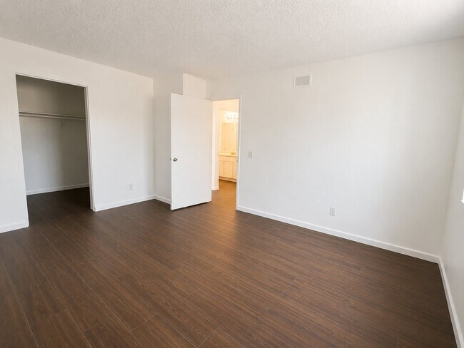 38257 12th St E Unit 201