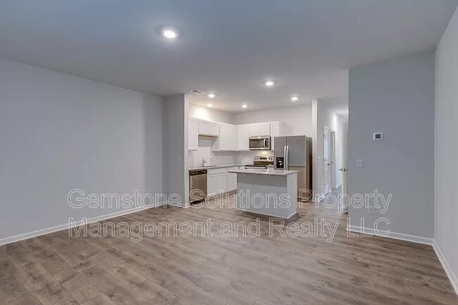 Photo - 608 Clifford Hts