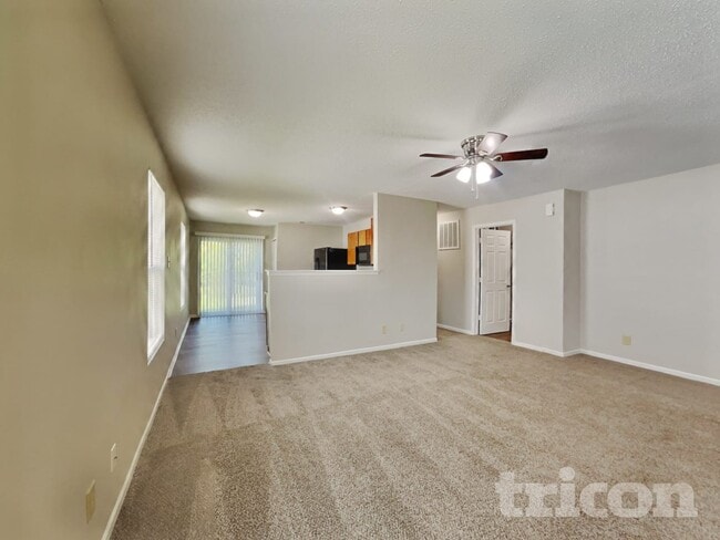 Photo - 8902 Hosta Way