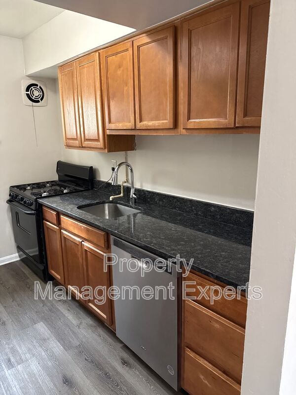 Building Photo - 2110 N Culpeper St Unit Apt 8