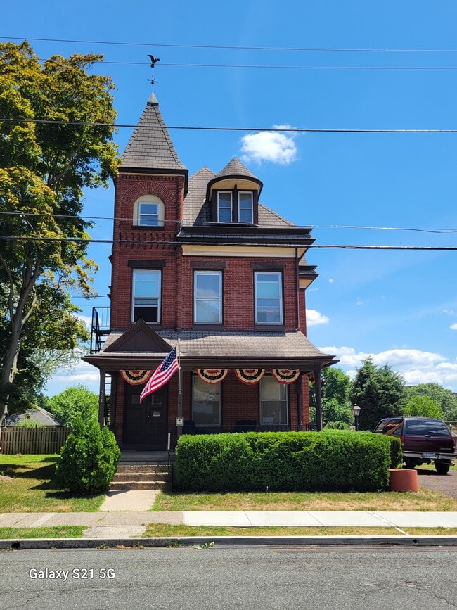House - 364 N York St