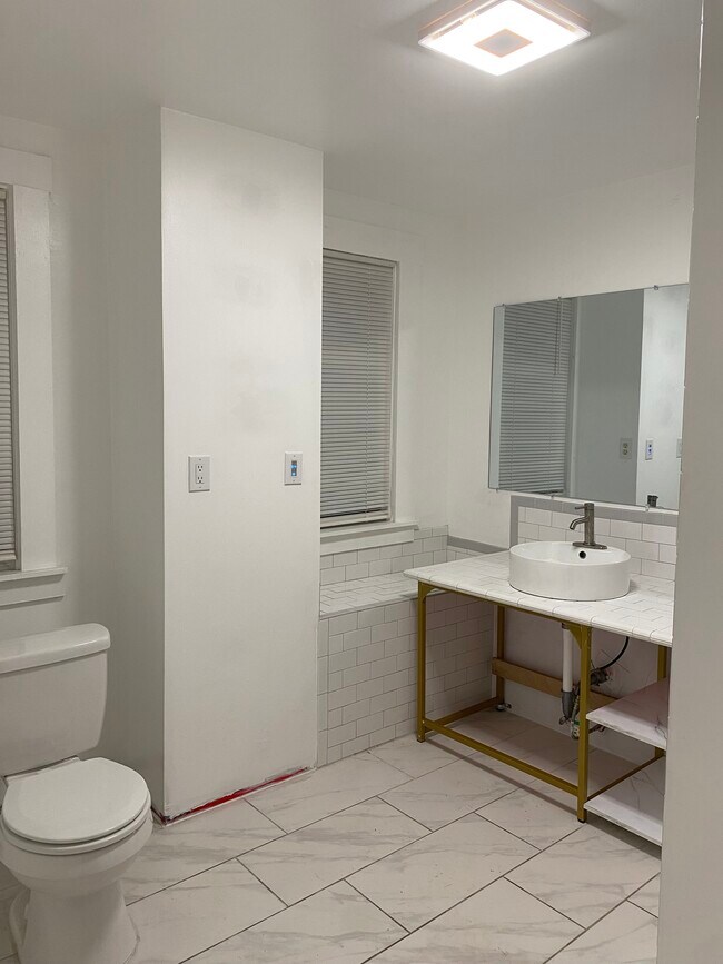 Photo - 799 Brock Ave