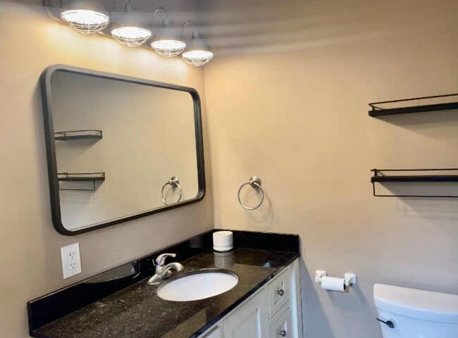 Photo - Cute Cape Cod in Forest Hills