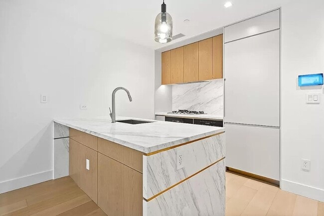 383 Grand St Unit 7k