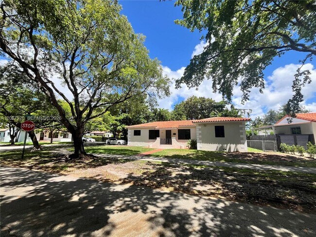 Building Photo - 3351 SW 18th St