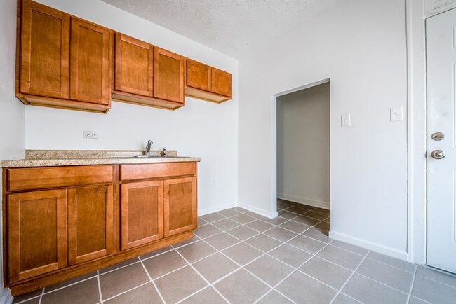 Photo - 702 N Waller Ave