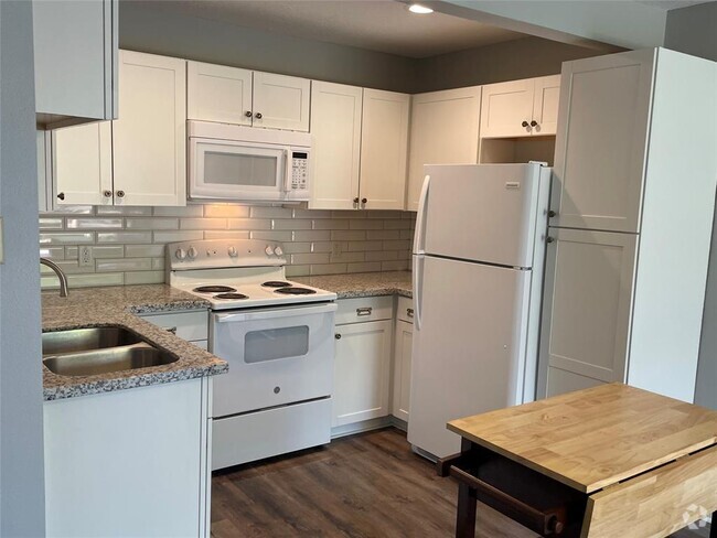 Building Photo - 3103 Yost Blvd Rental