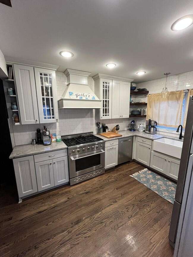 Photo - 1260 Francis St NW