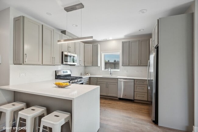 Photo - 4824 S Champlain Ave Unit 2