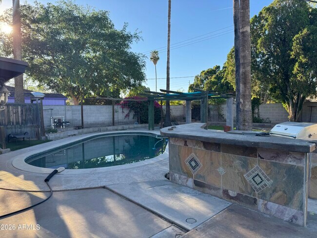 Photo - 4613 E Vernon Ave