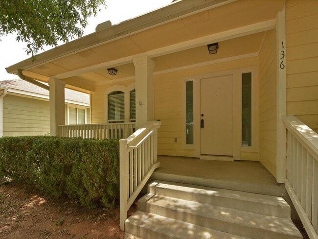 Photo - 136 Strawn