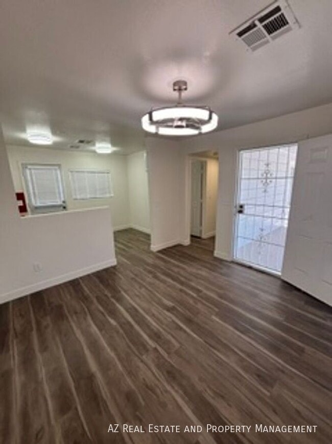 Photo - 502 E Cody Dr