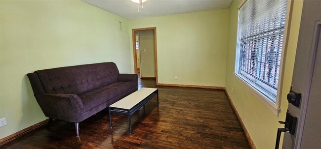 Photo - 3610 Dennis St