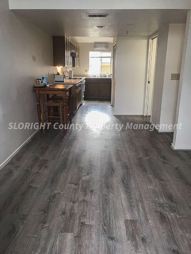 AVAILABLE NOW - 2 Bedroom plus den and loft / 2 Bathroom Condo on East Foothill in SLO