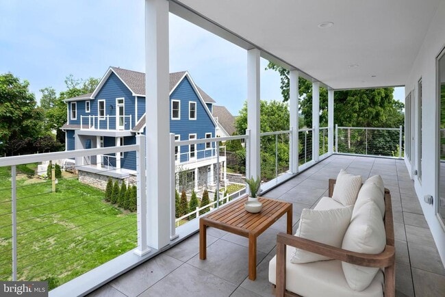 166 John St Unit 2