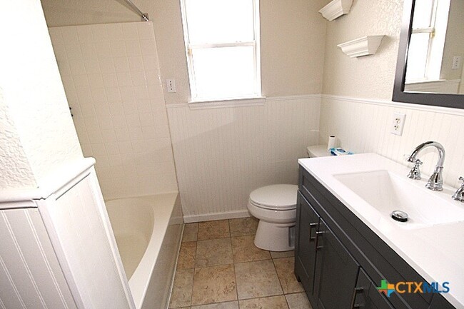 Photo - 3303 Solomon Dr