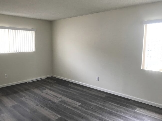 Photo - 2513 Ruhland Ave