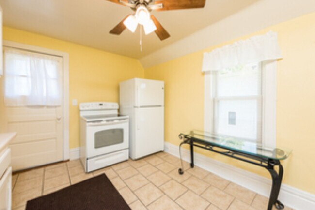 Building Photo - 2037 Gabriel Ave Unit 2nd Floor