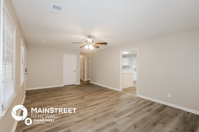 Photo - 2630 King George Ct NE