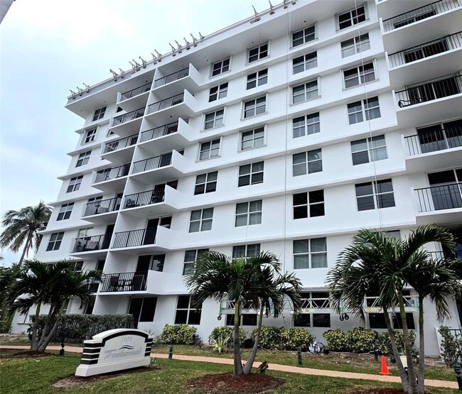 Building Photo - 1009 N Ocean Blvd Unit 411