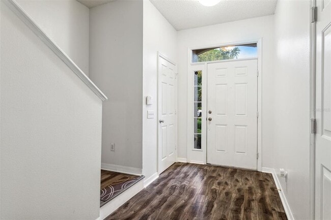 Photo - 655 Vallance Way NE