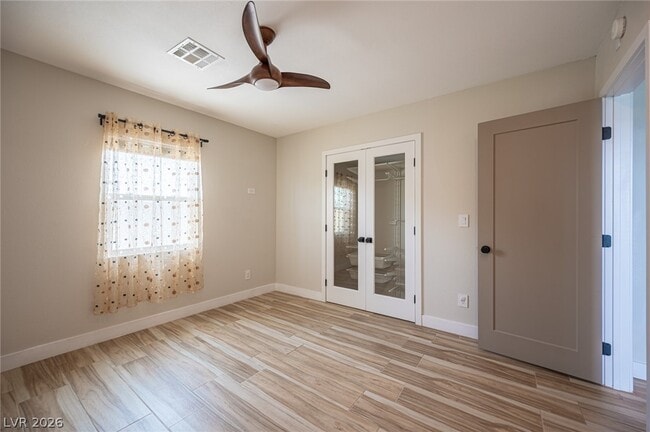 Photo - 330 E Country Club Dr