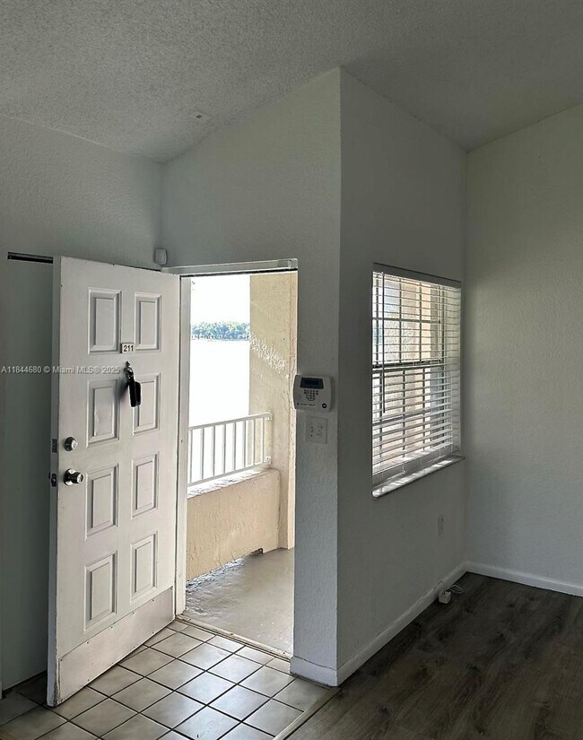 Building Photo - 2841 N Oakland Forest Dr Unit 211 Rental