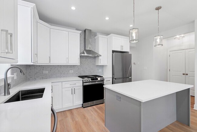 Photo - 6423 N Washtenaw Ave Unit 3