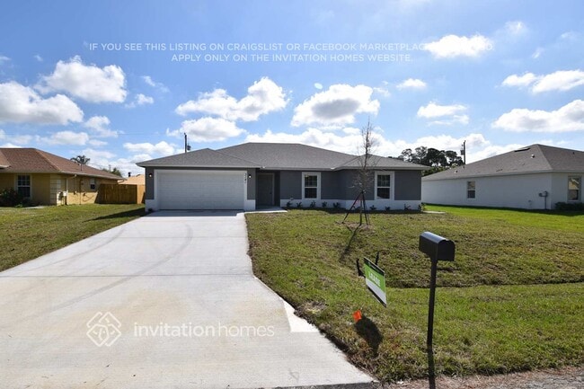Building Photo - 371 SW Aero Cir