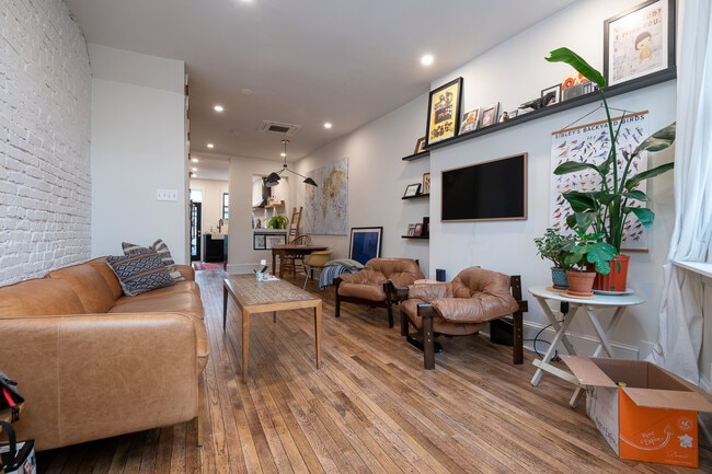 Building Photo - 1237 Potomac Ave SE