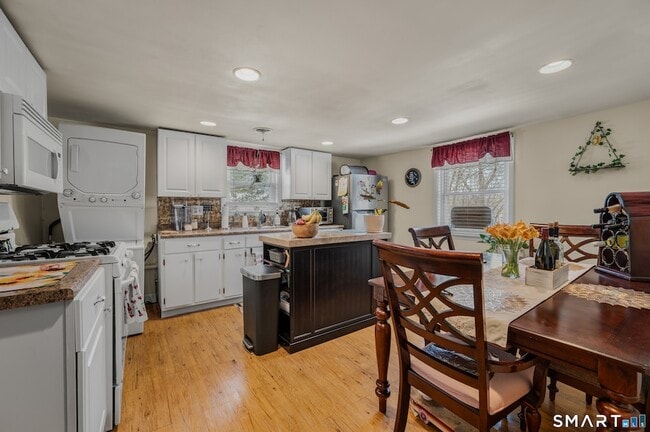 Photo - 349 Naubuc Ave