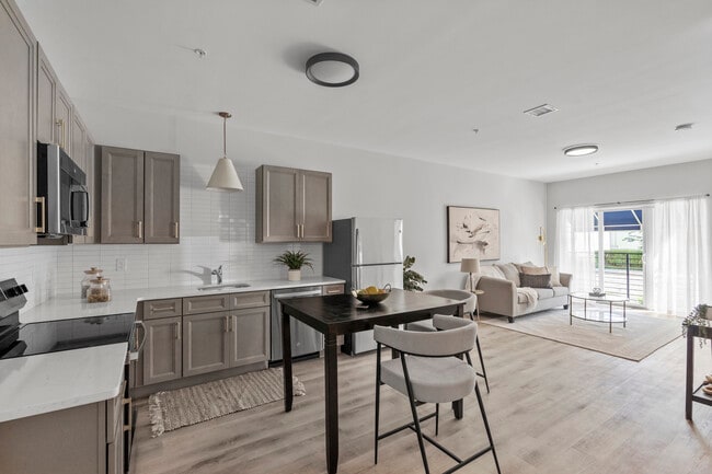 Photo - 446 Waterman Ave