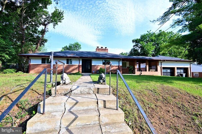 2509 Eliot Pl